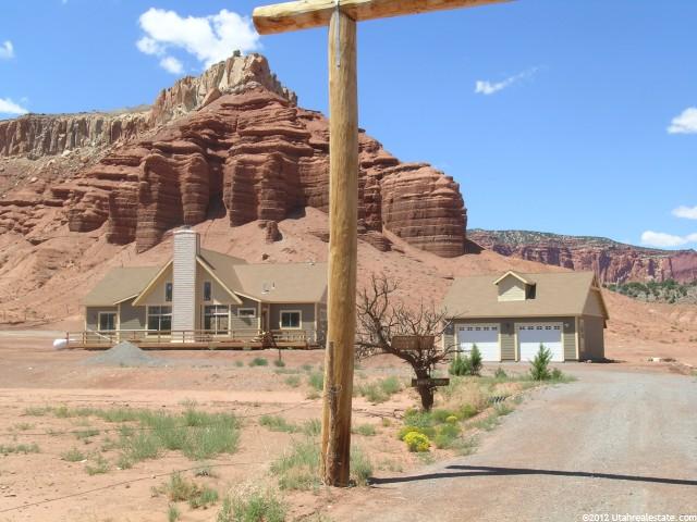 488 W Sleeping Rainbow Dr, Torrey, UT 84775 — photo 2