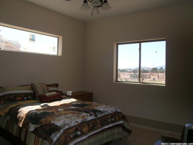 488 W Sleeping Rainbow Dr, Torrey, UT 84775 — photo 4