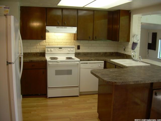 674 W 2240 N, Clinton, UT 84015 — photo 2