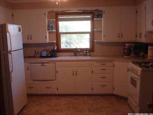 551 E 700 S, River Heights, UT 84321 — photo 2