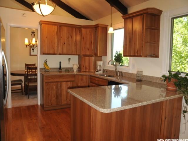 2371 E Aspen Hills Pl, Sandy, UT 84092 — photo 2