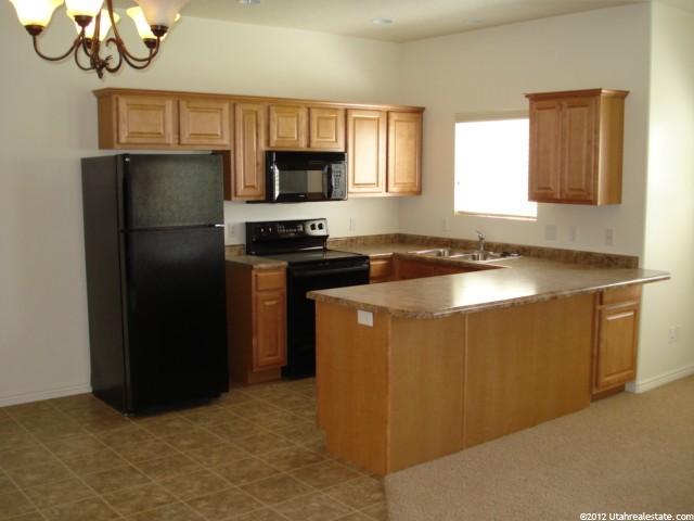 385 E 700 S #F, Vernal, UT 84078 — photo 2