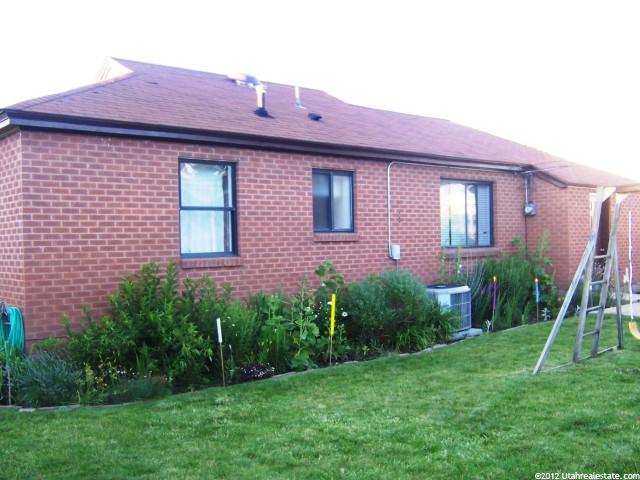 35 W 1000 N, Bountiful, UT 84010 — photo 2