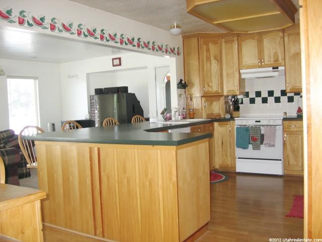 21 E 1100 N, Centerville, UT 84014 — photo 3