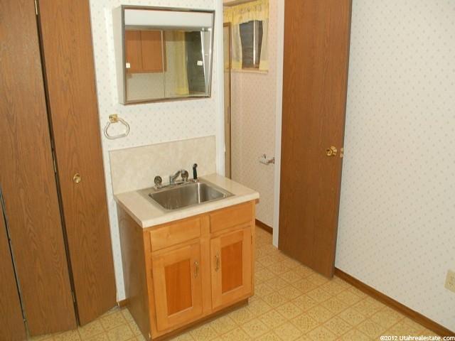 380 Perrine Dr, Midvale, UT 84047 — photo 10