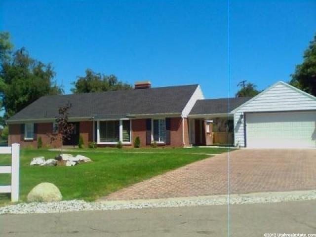 2059 Cresthill Dr, Holladay, UT 84117