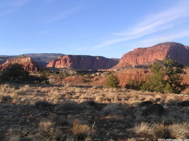160 W Juniper Dr, Torrey, UT 84775 — photo 2