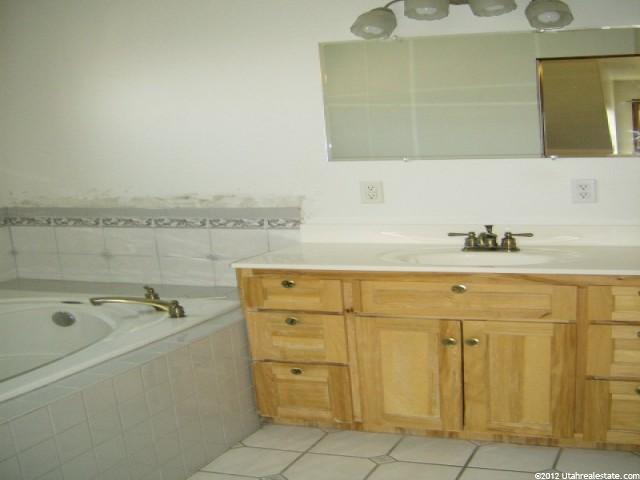 320 E Park Meadow Cir, Hyde Park, UT 84318 — photo 8