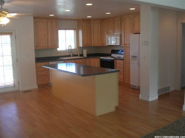 1052 W 1070 N, West Bountiful, UT 84087 — photo 3