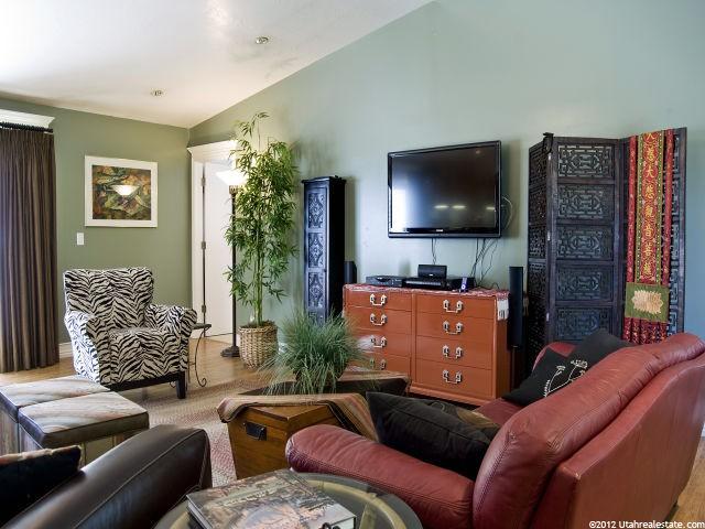 327 E 1000 N, Harrisville, UT 84404 — photo 6