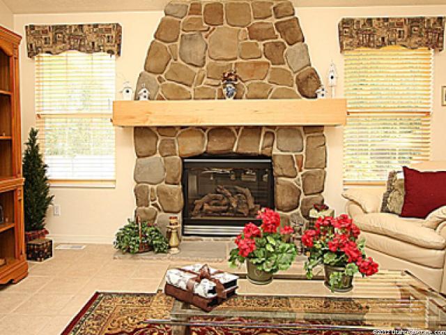 1121 N 1170 W, Clinton, UT 84015 — photo 4