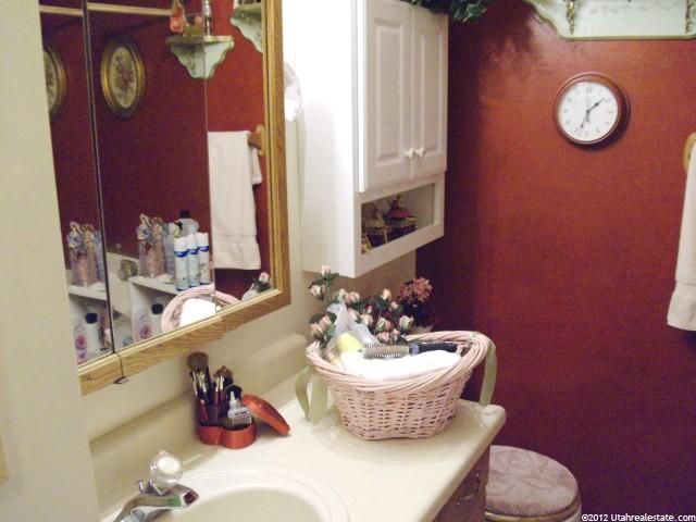 1040 N Kimberly Dr, Layton, UT 84040 — photo 7