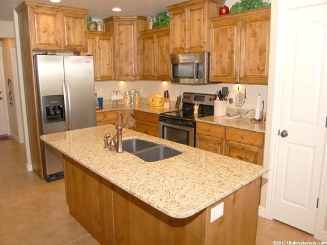696 W 2825 N, Pleasant View, UT 84414 — photo 2