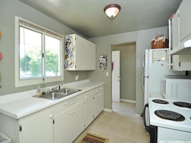 942 Vitt Dr, Ogden, UT 84404 — photo 8
