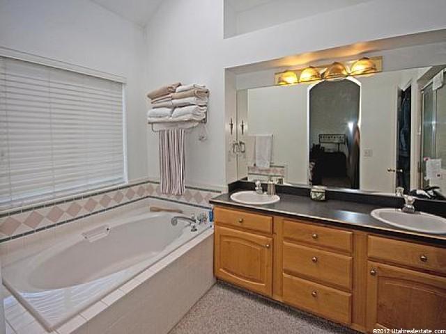 5670 Crown Pointe Dr, Murray, UT 84107 — photo 9