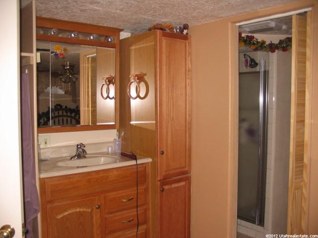 33 W 300 N, Malad City, ID 83252 — photo 7