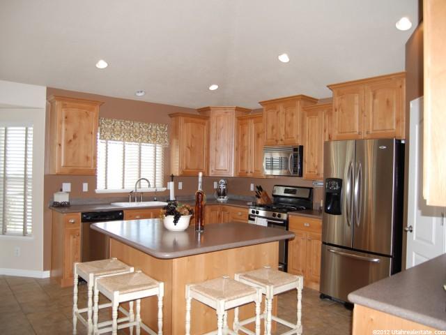 1104 Emry Ct, Fruit Heights, UT 84037 — photo 2