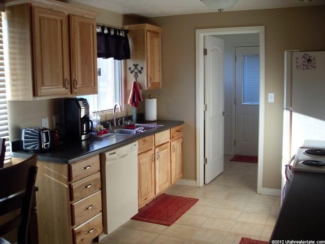 676 Ann St, Clearfield, UT 84015 — photo 4