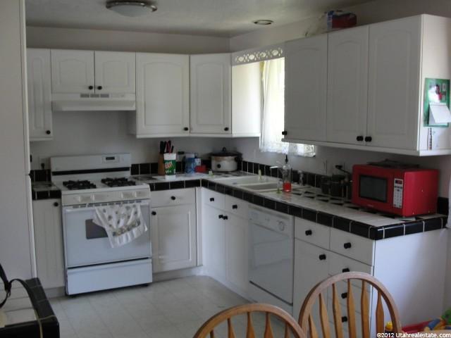 652 W 1580 N, Clinton, UT 84015 — photo 5