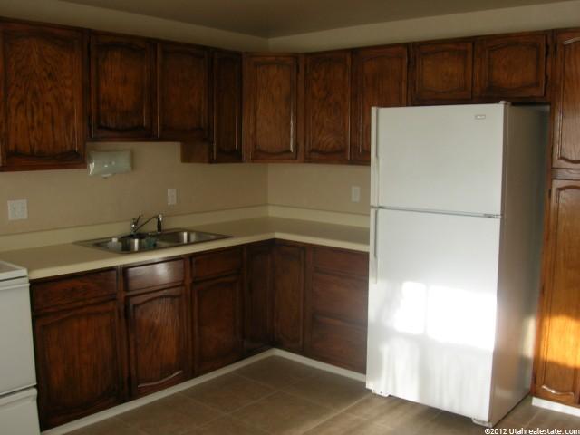 554 N Colonial St E, Layton, UT 84041 — photo 2