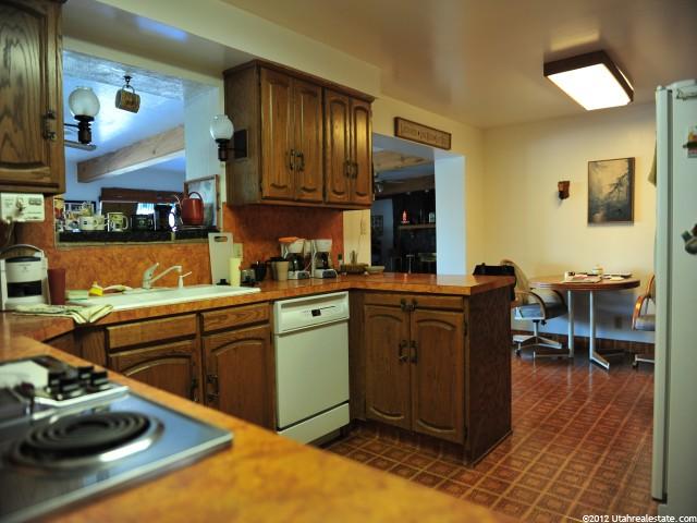 954 N Tremont St, Tremonton, UT 84337 — photo 4