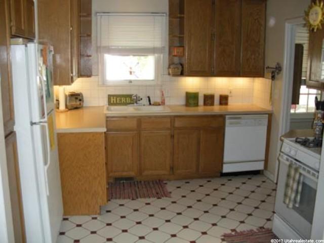 251 S Virginia St E, Kaysville, UT 84037 — photo 2