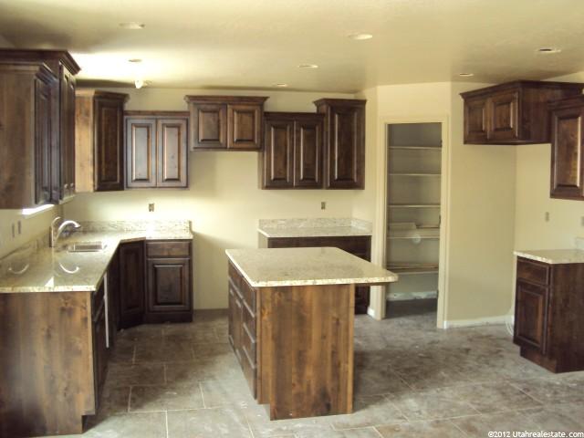 1422 Primrose Ln, Syracuse, UT 84075 — photo 2