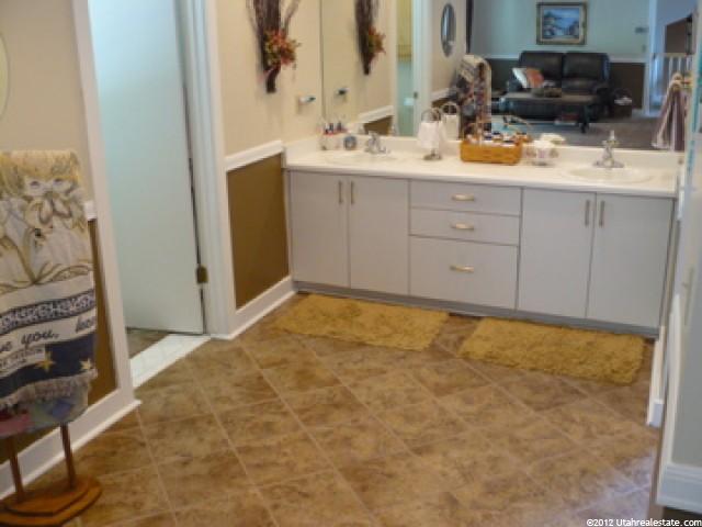 1107 E Birchbrook Cir, Midvale, UT 84047 — photo 8