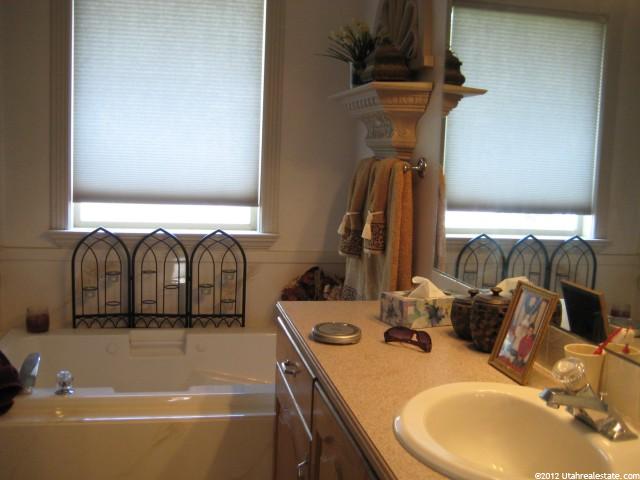 633 E 2475 N, North Ogden, UT 84414 — photo 7