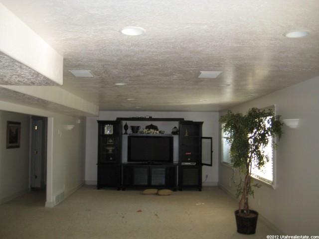 633 E 2475 N, North Ogden, UT 84414 — photo 9