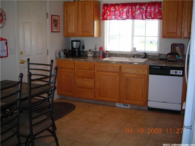 2434 W 2250 N, Clinton, UT 84015 — photo 3