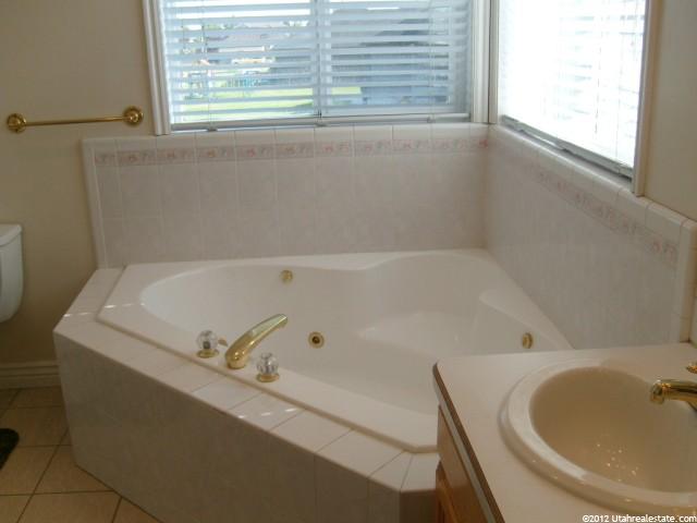 871 W 2300 S, Syracuse, UT 84075 — photo 4