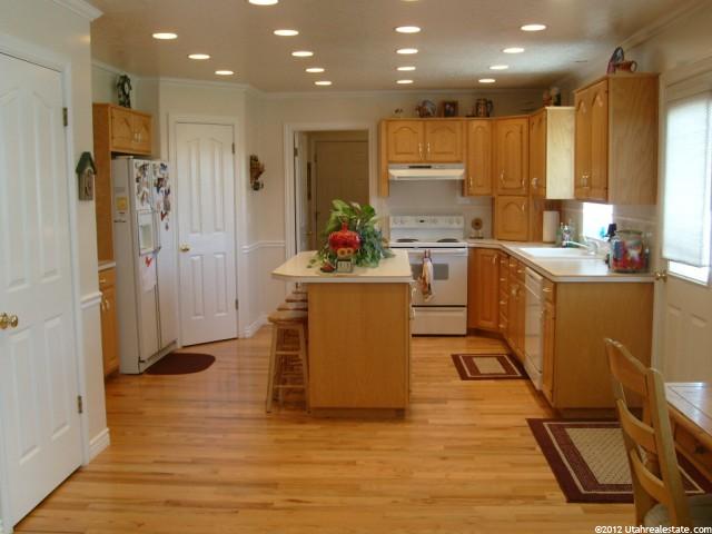 871 W 2300 S, Syracuse, UT 84075 — photo 10