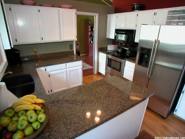 1403 Cedar Crest Dr, Sandy, UT 84092 — photo 2