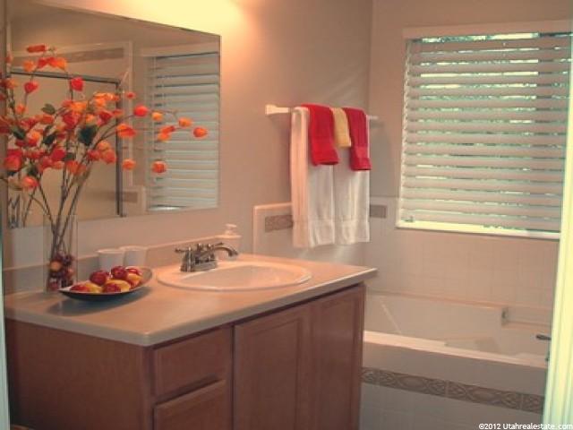 211 W Chase Ln, Centerville, UT 84014 — photo 10