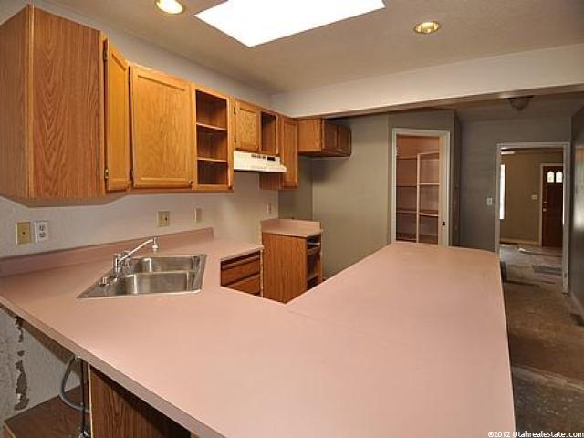 813 Rowley Dr, Murray, UT 84107 — photo 2