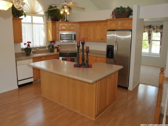 1034 Alexander Ct, Sandy, UT 84094 — photo 4