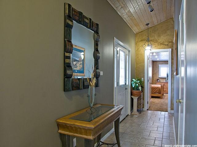 1401 Milne Ln, Midvale, UT 84047 — photo 2