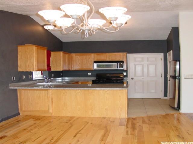 165 S Center St, Hyrum, UT 84319 — photo 3