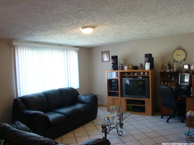 1399 Marilyn Dr, Syracuse, UT 84075 — photo 2