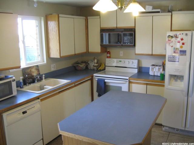 401 W 930 N, Sunset, UT 84015 — photo 3
