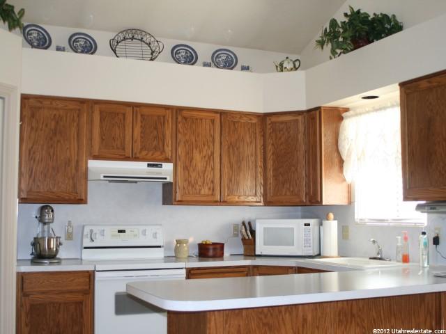 1071 N 75 W, Layton, UT 84041 — photo 4
