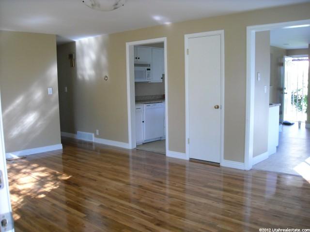 161 N Sycamore Cir E, Clearfield, UT 84015 — photo 2
