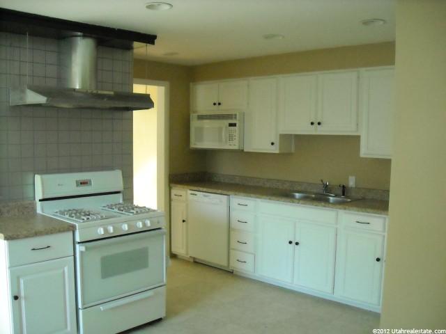 161 N Sycamore Cir E, Clearfield, UT 84015 — photo 4