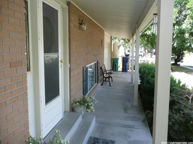 9526 Buttonwood Dr, Sandy, UT 84092 — photo 2