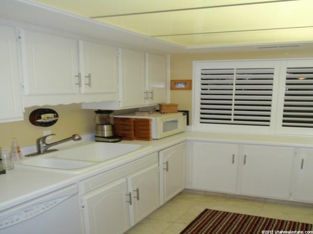 298 Peach Ln, Bountiful, UT 84010 — photo 3