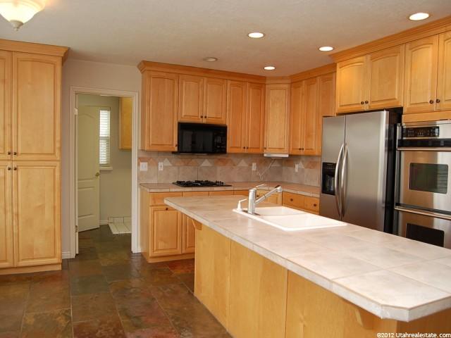 648 E Lincoln Pl, Murray, UT 84107 — photo 2