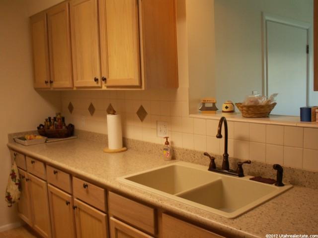 2352 Chateau Dr, Roy, UT 84067 — photo 2