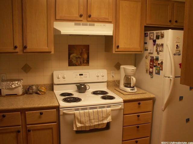 2352 Chateau Dr, Roy, UT 84067 — photo 3