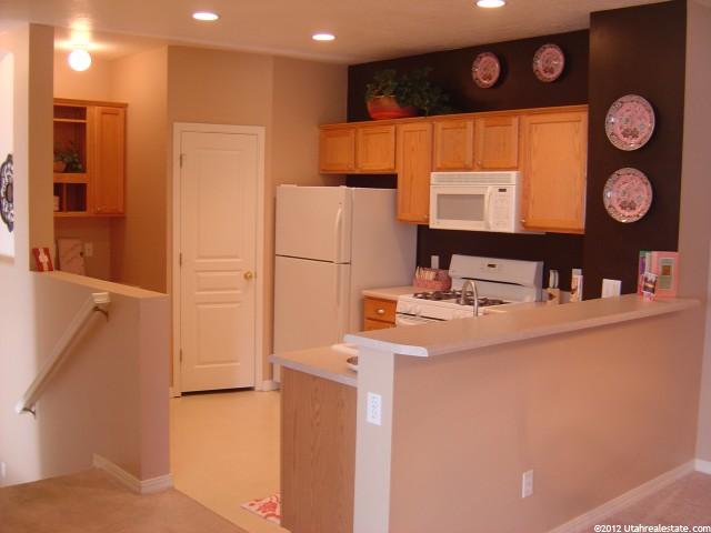 921 S Courtyard Ln, Centerville, UT 84014 — photo 2